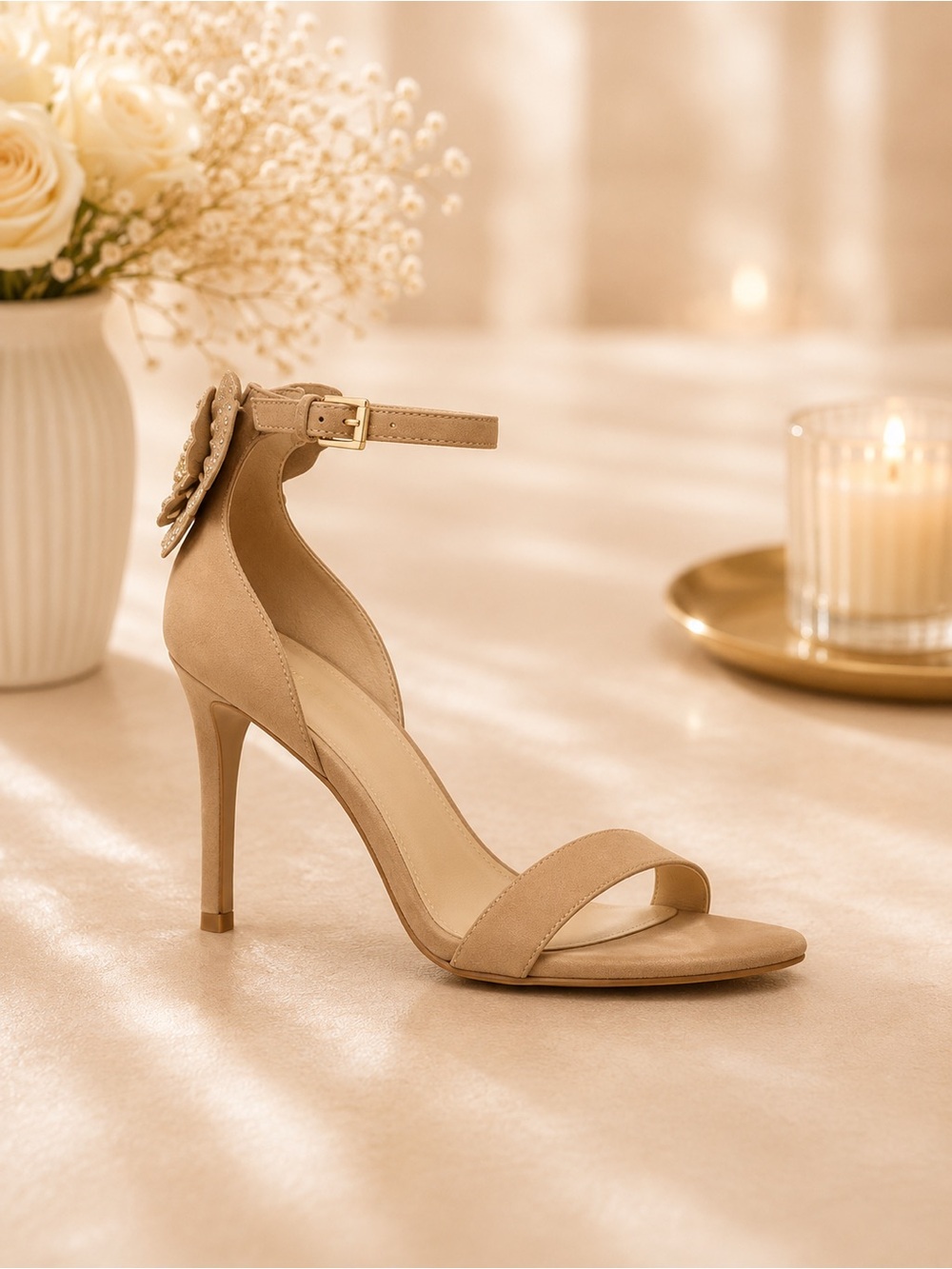 Michael Kors BEVERLY Butterfly
Applique Suede Sandals Sz 7.5 - Picture 5 of 12